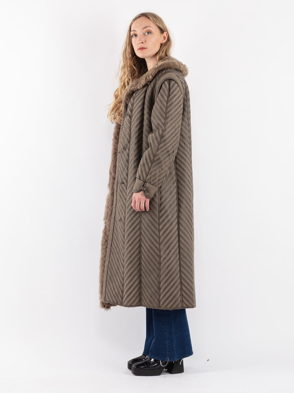 Vintage 80's Women Sheepskin Coat in Beige