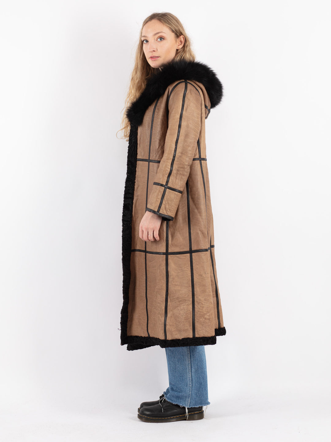 Vintage 80's Women Sheepskin Coat in Beige