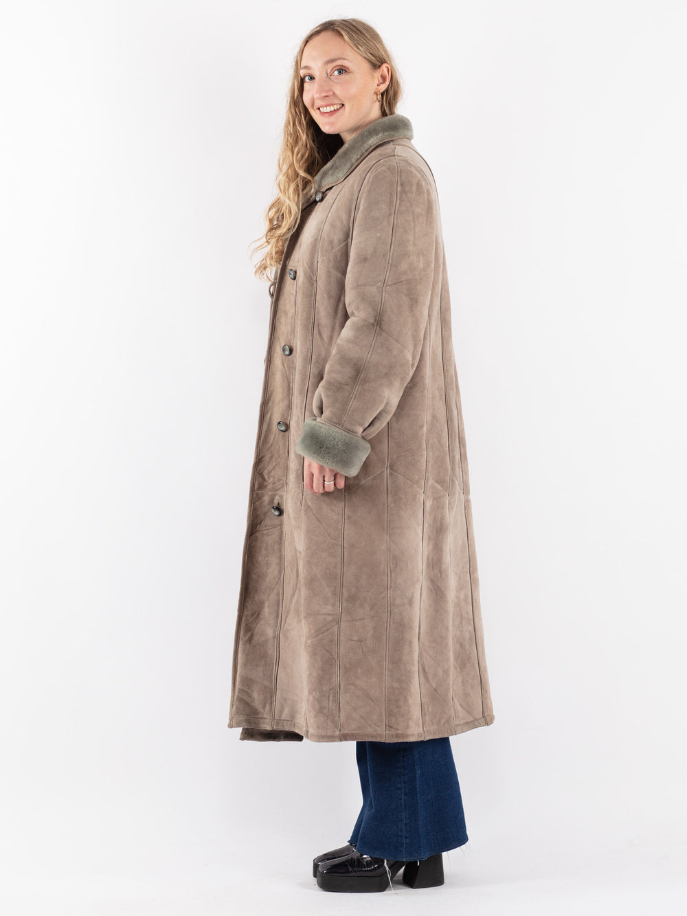 Vintage 70's Women Sheepskin Coat in Beige