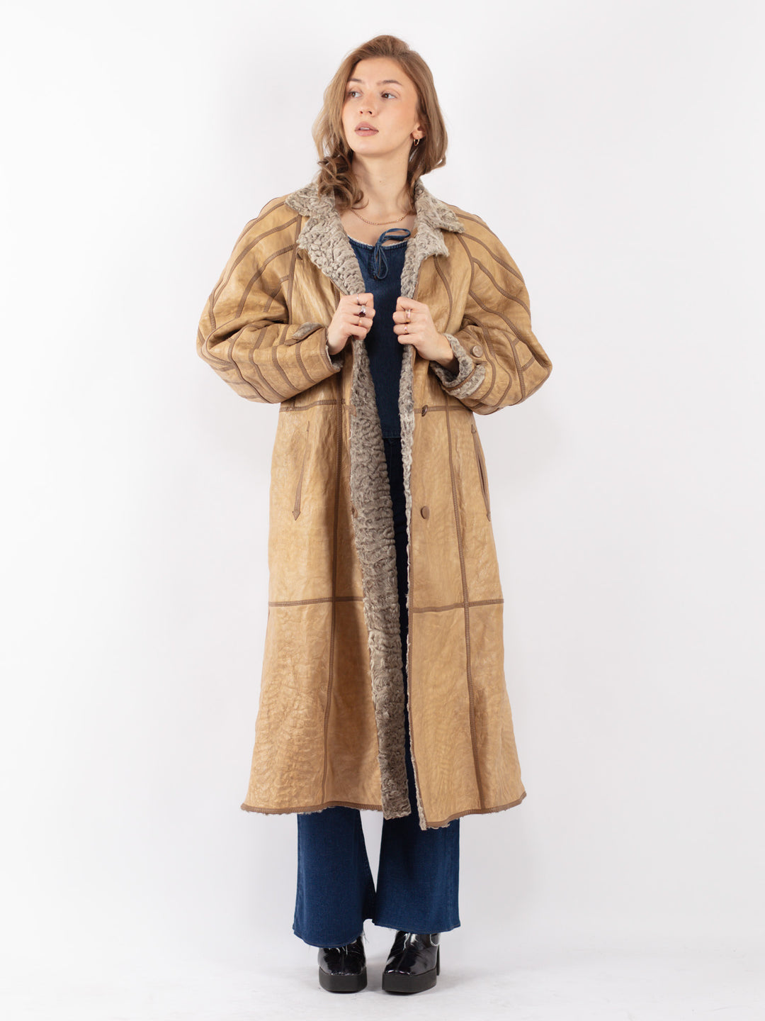 Vintage 80's Women Sheepskin Coat in Beige