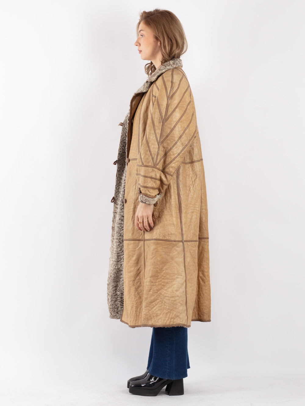 Vintage 80's Women Sheepskin Coat in Beige