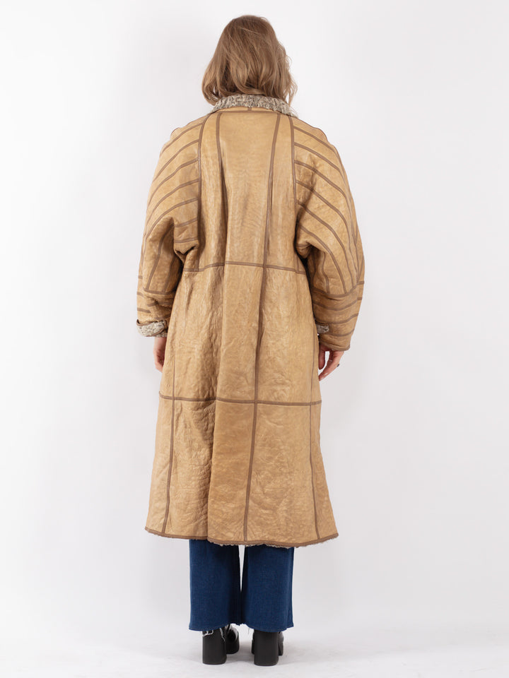 Vintage 80's Women Sheepskin Coat in Beige