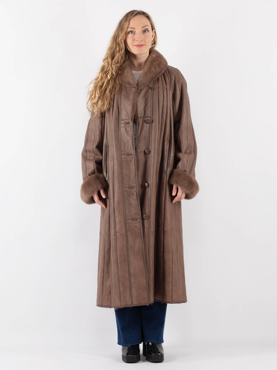 Vintage 80's Women Sheepskin Coat in Beige