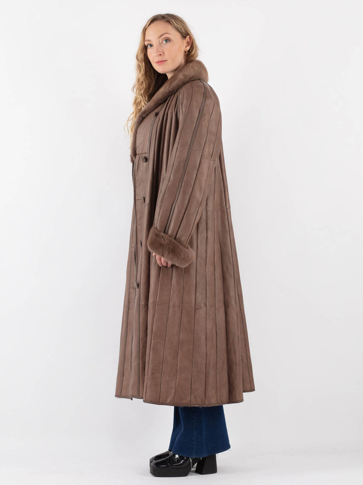 Vintage 80's Women Sheepskin Coat in Beige
