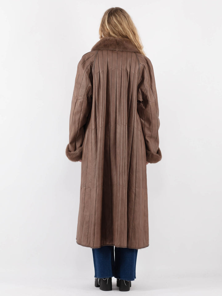 Vintage 80's Women Sheepskin Coat in Beige