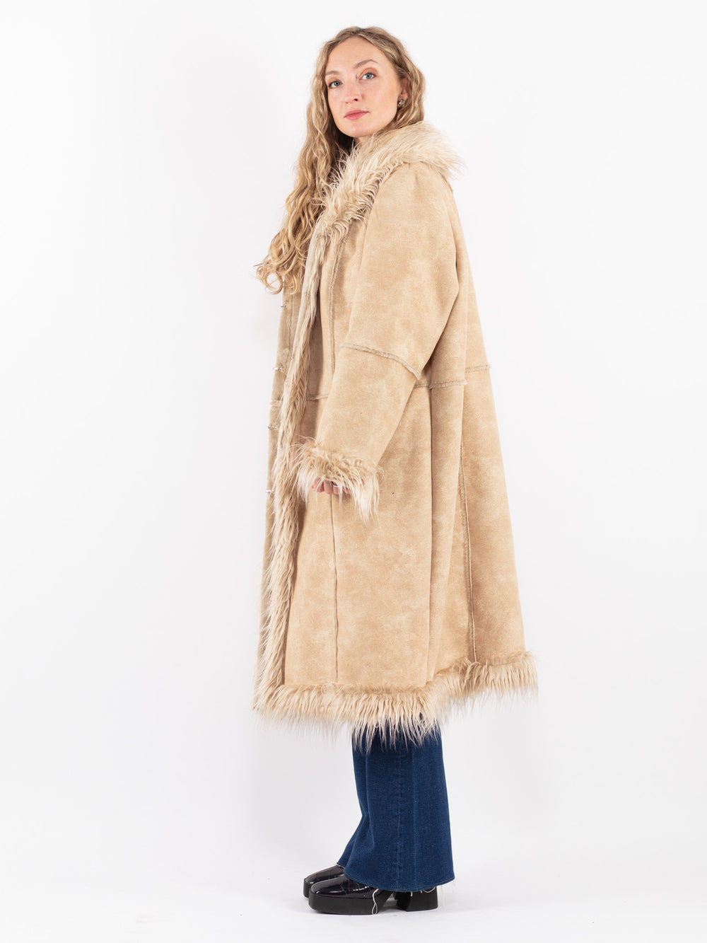 Vintage 90's Women Faux Sheepskin Coat in Beige