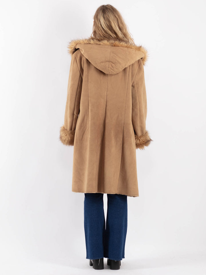 Vintage 90's Women Faux Sheepskin in Beige