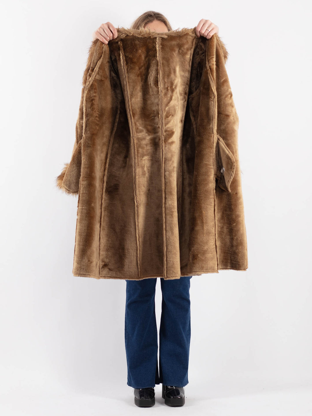 Vintage 90's Women Faux Sheepskin in Beige