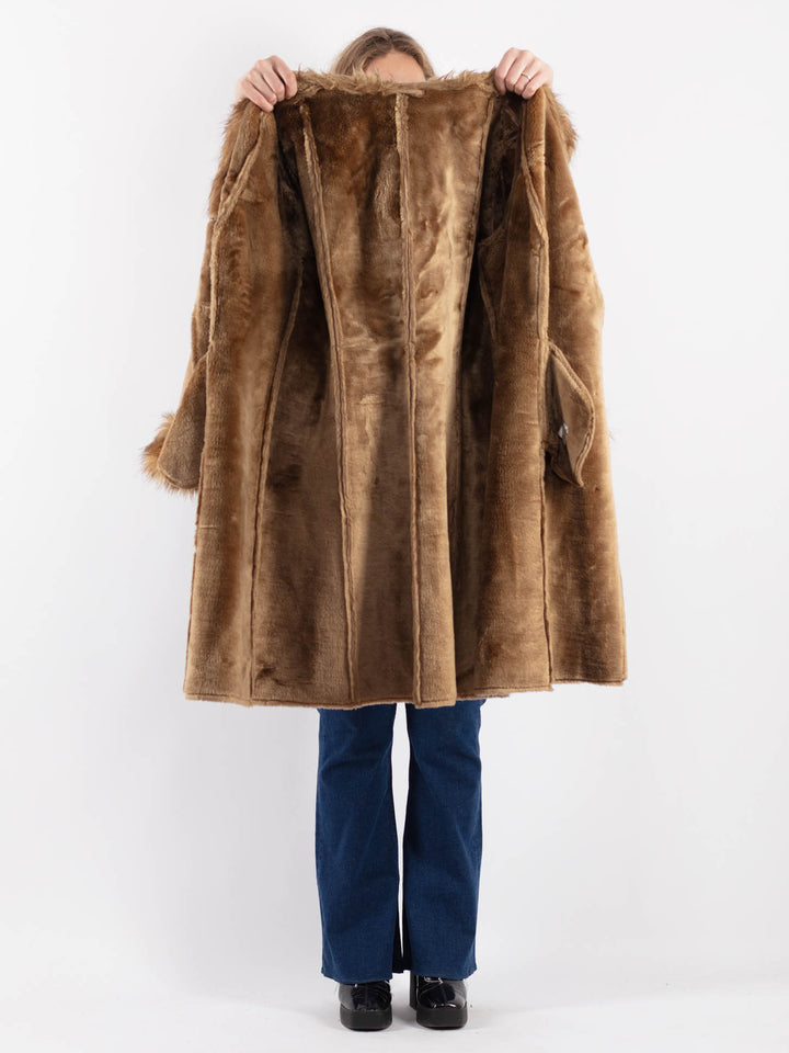 Vintage 90's Women Faux Sheepskin in Beige