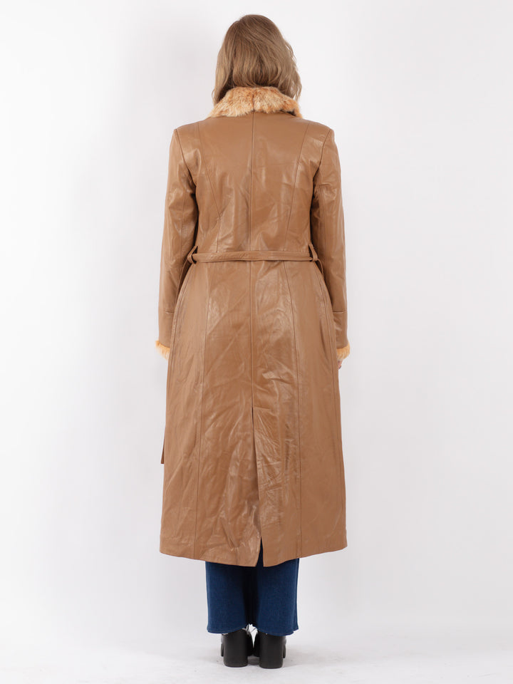 Vintage 90's Women Leather Coat in Beige