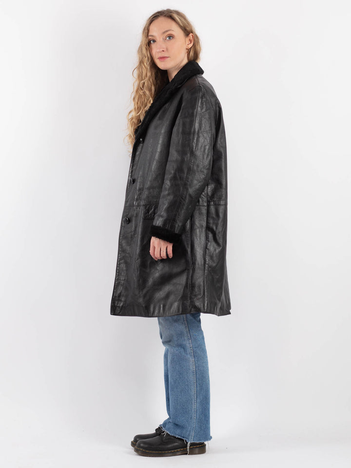 Vintage 90's Women Leather Coat in Black