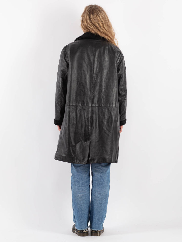 Vintage 90's Women Leather Coat in Black