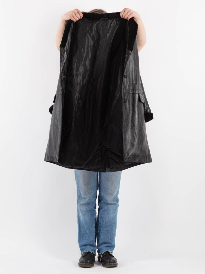 Vintage 90's Women Leather Coat in Black