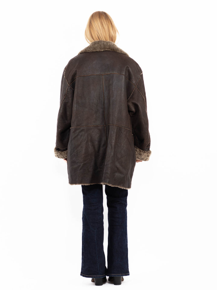 Vintage 90's Women Oversized Sheepskin Coat in Brown