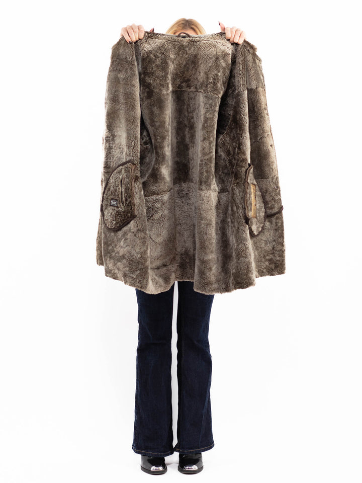Vintage 90's Women Oversized Sheepskin Coat in Brown