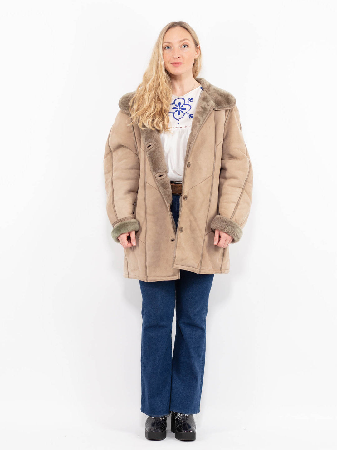 Vintage 90's Women Sheepskin Coat in BeigeA0990