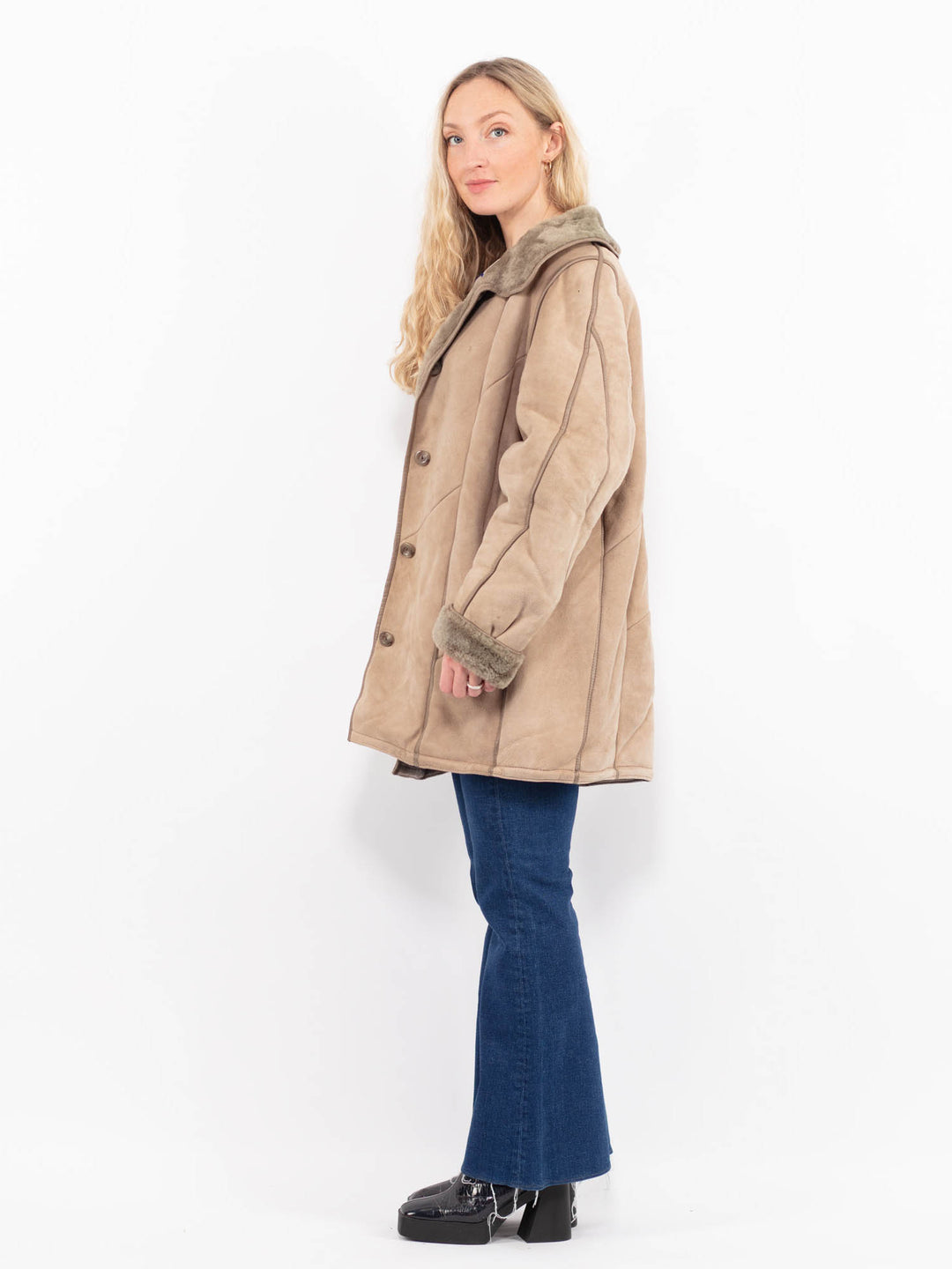 Vintage 90's Women Sheepskin Coat in BeigeA0990