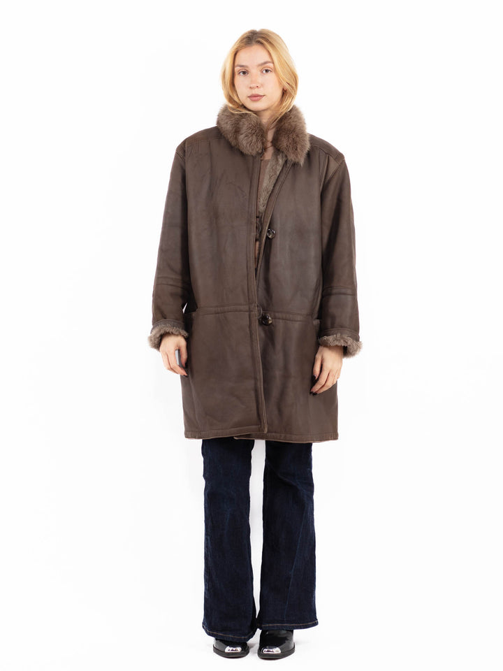 Vintage 90's Women Oversized Sheepskin Coat in Brown