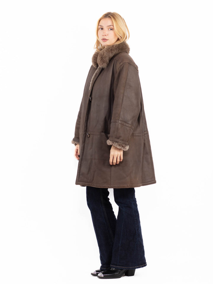 Vintage 90's Women Oversized Sheepskin Coat in Brown