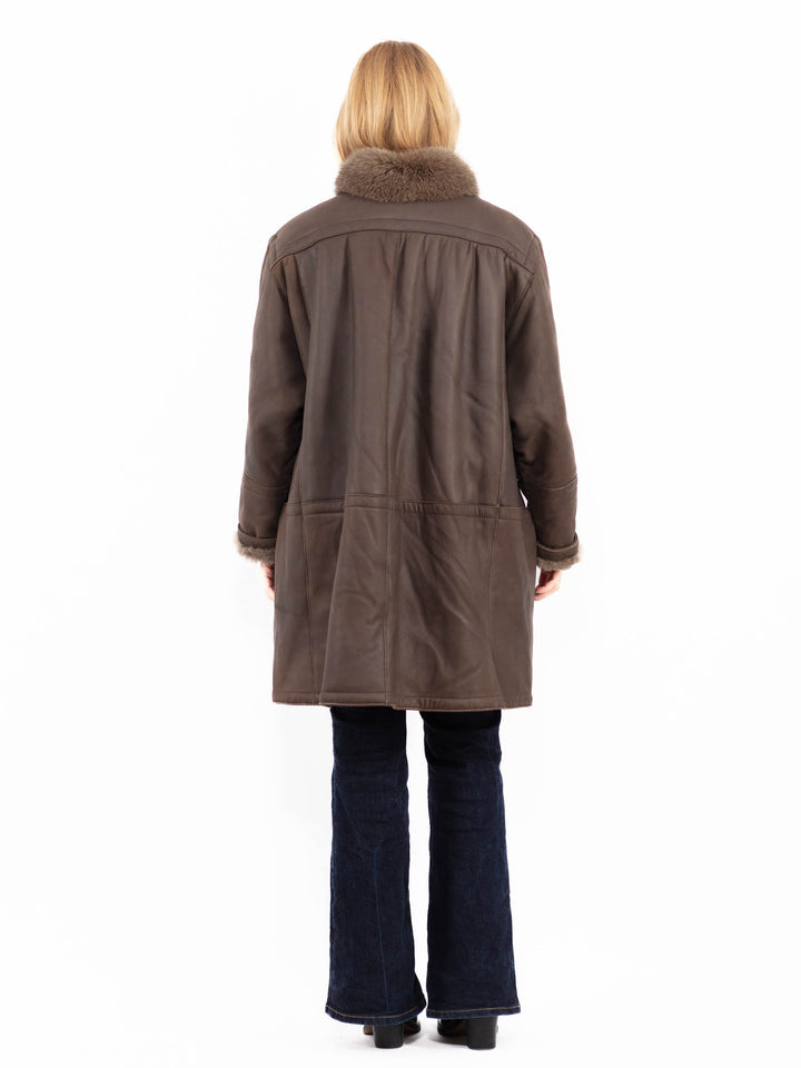 Vintage 90's Women Oversized Sheepskin Coat in Brown