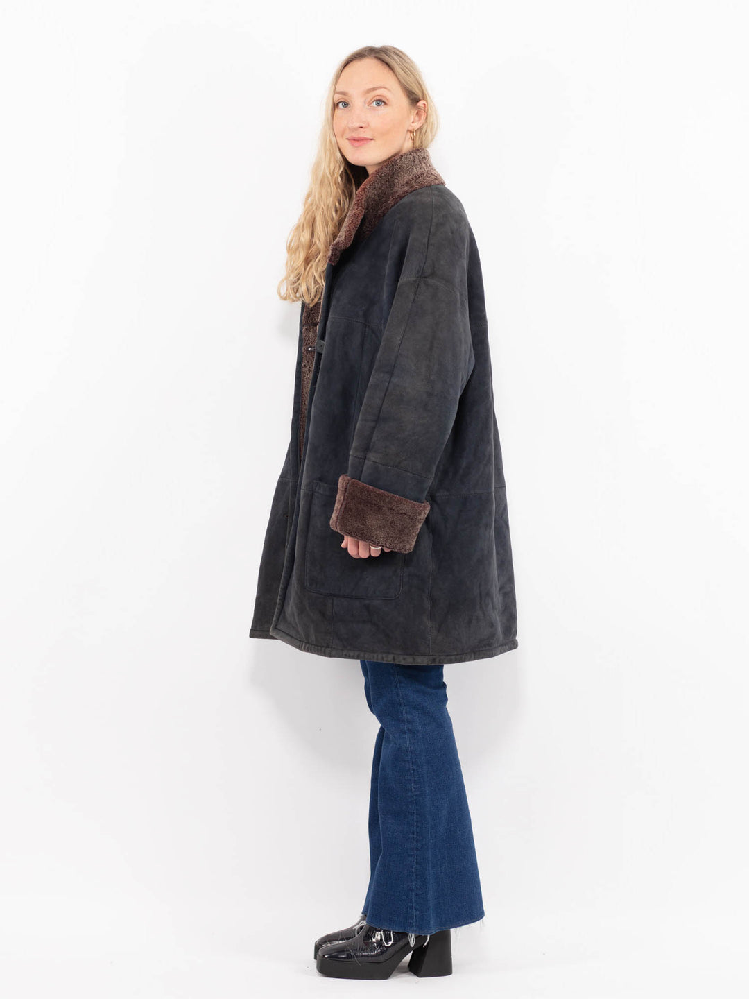 Vintage 90's Women Sheepskin Coat in Black