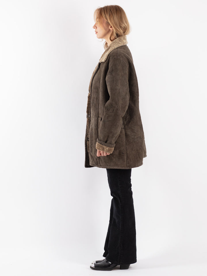 Vintage 90's Women Sheepskin Coat in Brown
