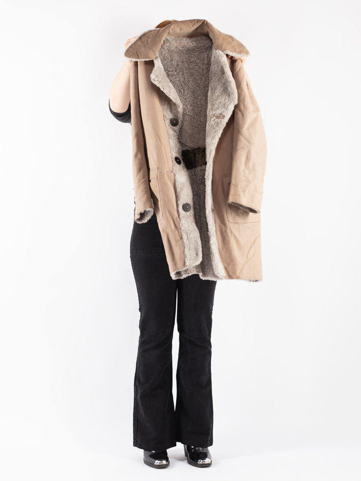 Vintage 90's Women Sheepskin Coat in Beige