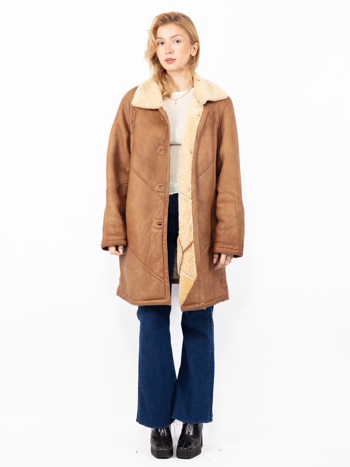 Vintage 90's Women Oversized Sheepskin Coat in Brown