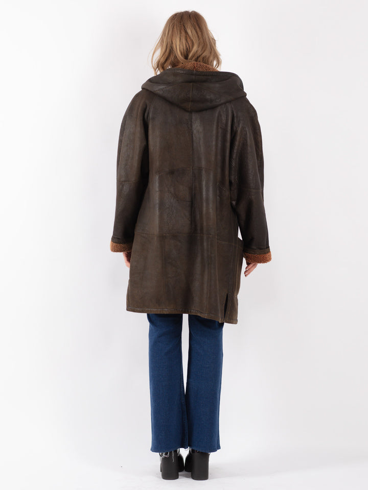 Vintage 90's Women Sheepskin Coat in Brown