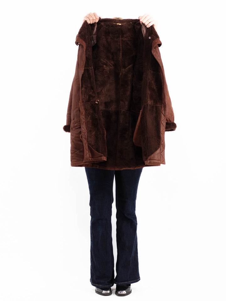 Vintage 90's Women Sheepskin Coat in Brown