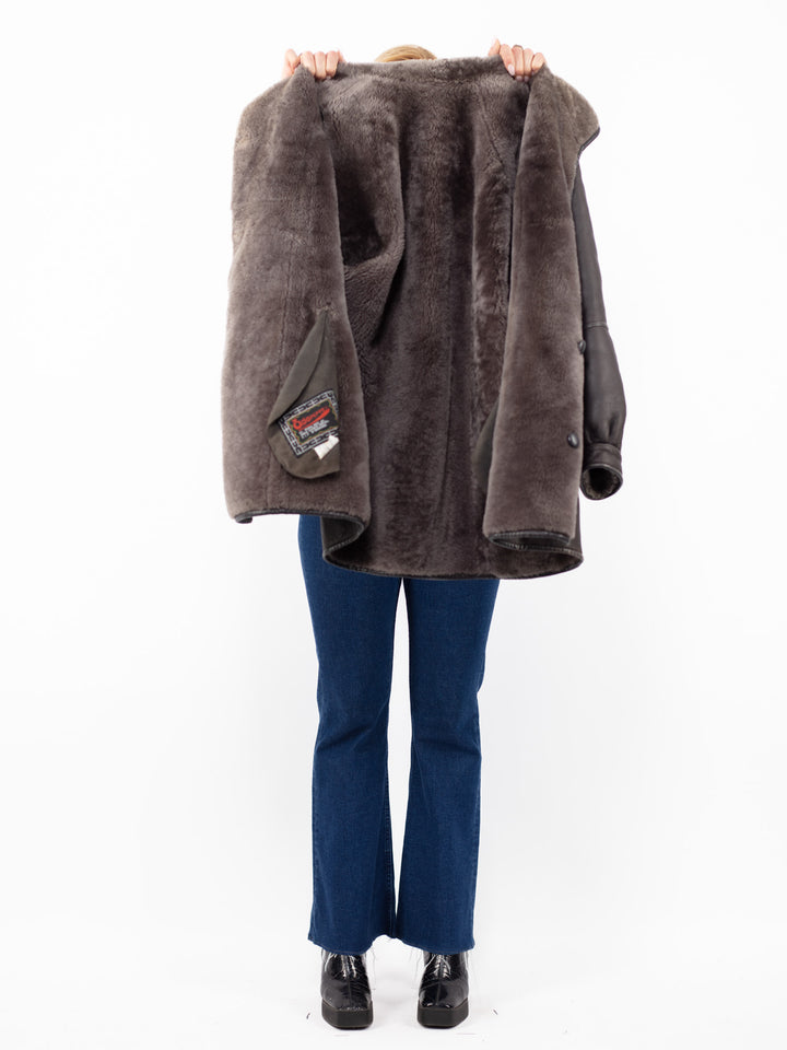 Vintage 90's Women Reversible Sheepskin Coat in Brown