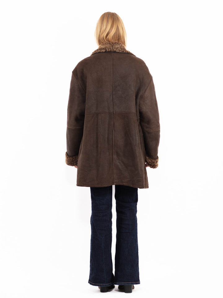 Vintage 90's Women Oversized Sheepskin Coat in Brown