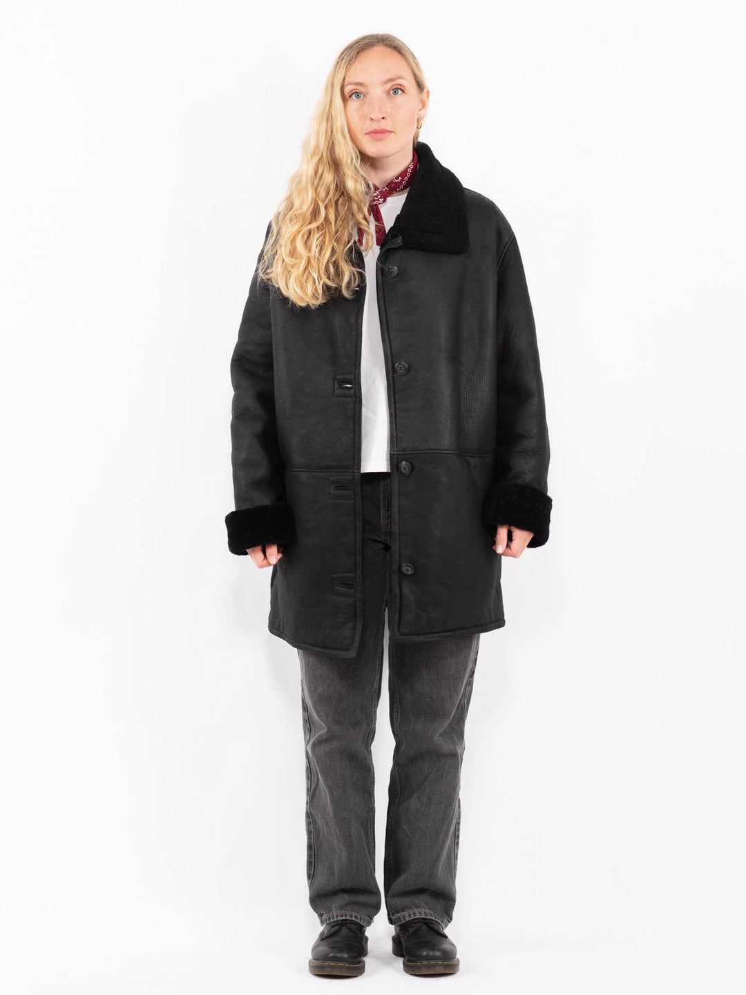 Vintage 90's Women Sheepskin Coat in BlackA0644