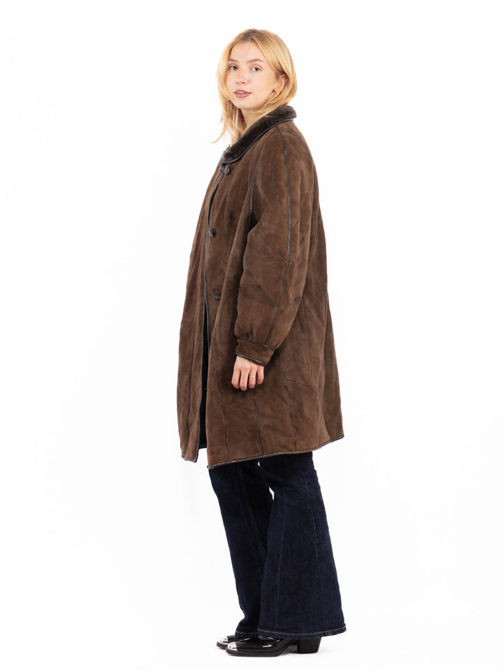 Vintage 90's Women Oversized Sheepskin Coat in Brown