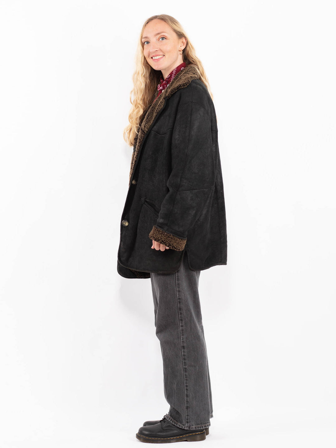 Vintage 90's Women Sheepskin Coat in BlackA0659