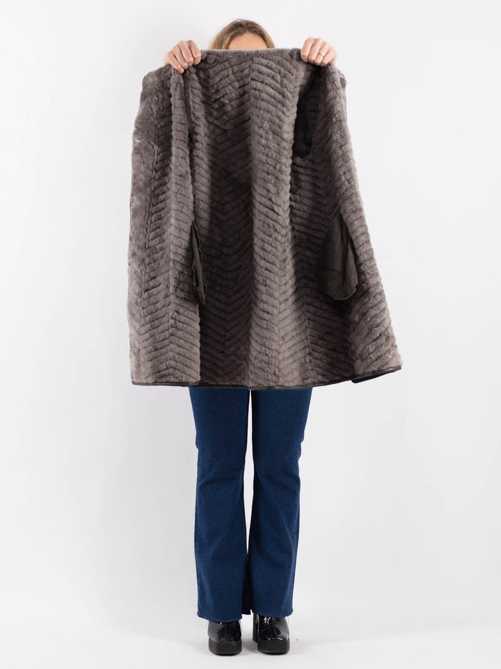 Vintage 90's Women Sheepskin Coat in GrayV9172