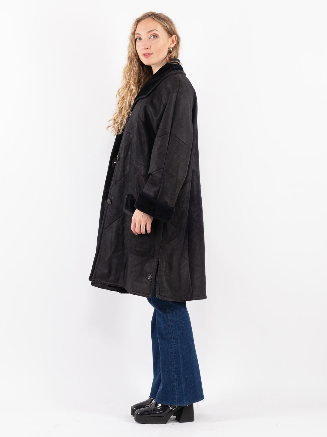 Vintage 90's Women Sheepskin Coat in Black