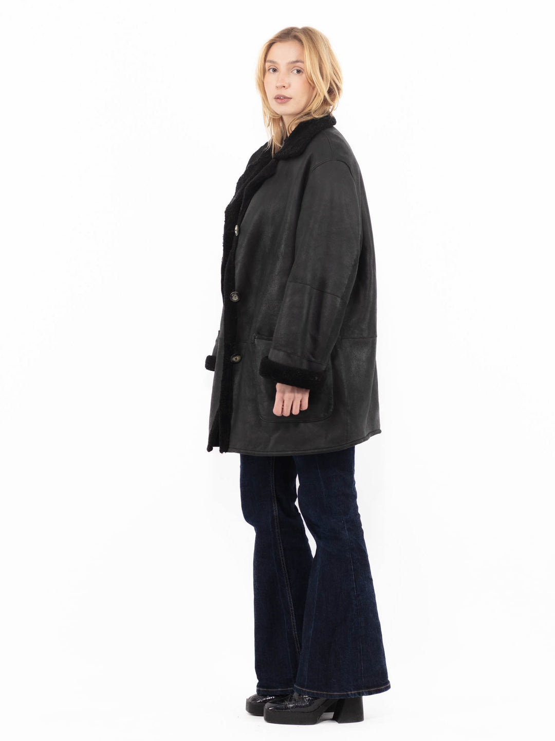 Vintage 90's Women Sheepskin Coat in BlackA1160