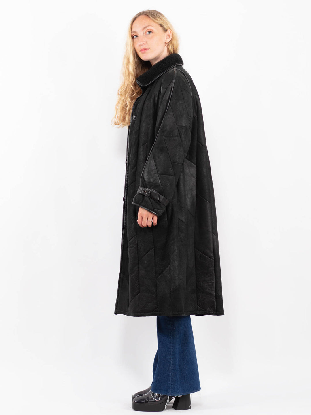 Vintage 90's Women Sheepskin Coat in BlackA0432