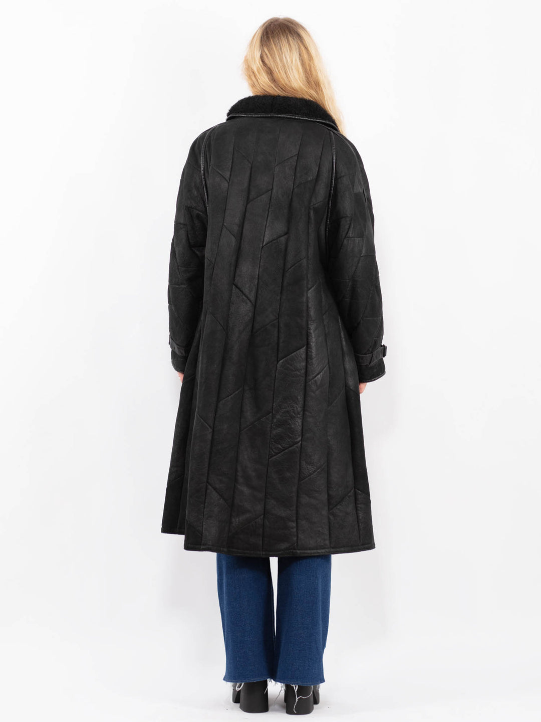 Vintage 90's Women Sheepskin Coat in BlackA0432