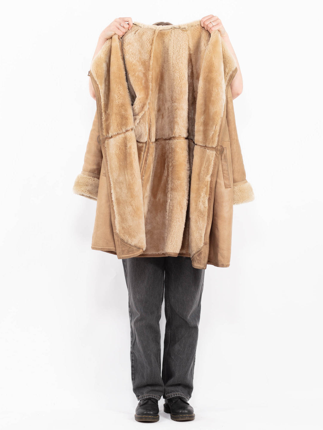Vintage 90's Women Sheepskin Coat in BeigeA0681