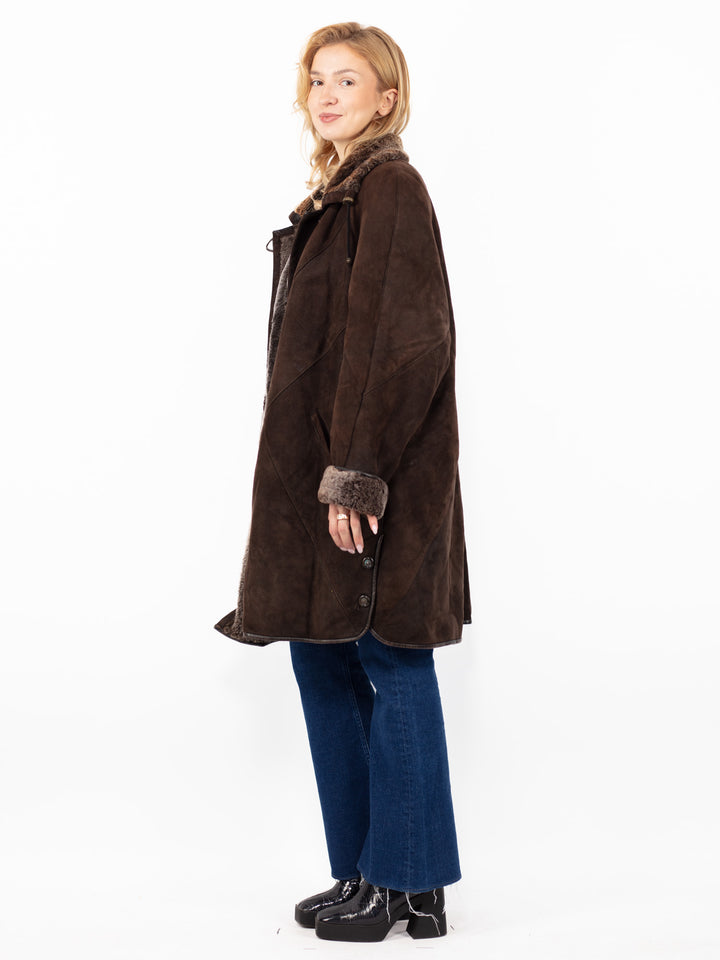 Vintage 90's Women Oversized Sheepskin Coat in Brown