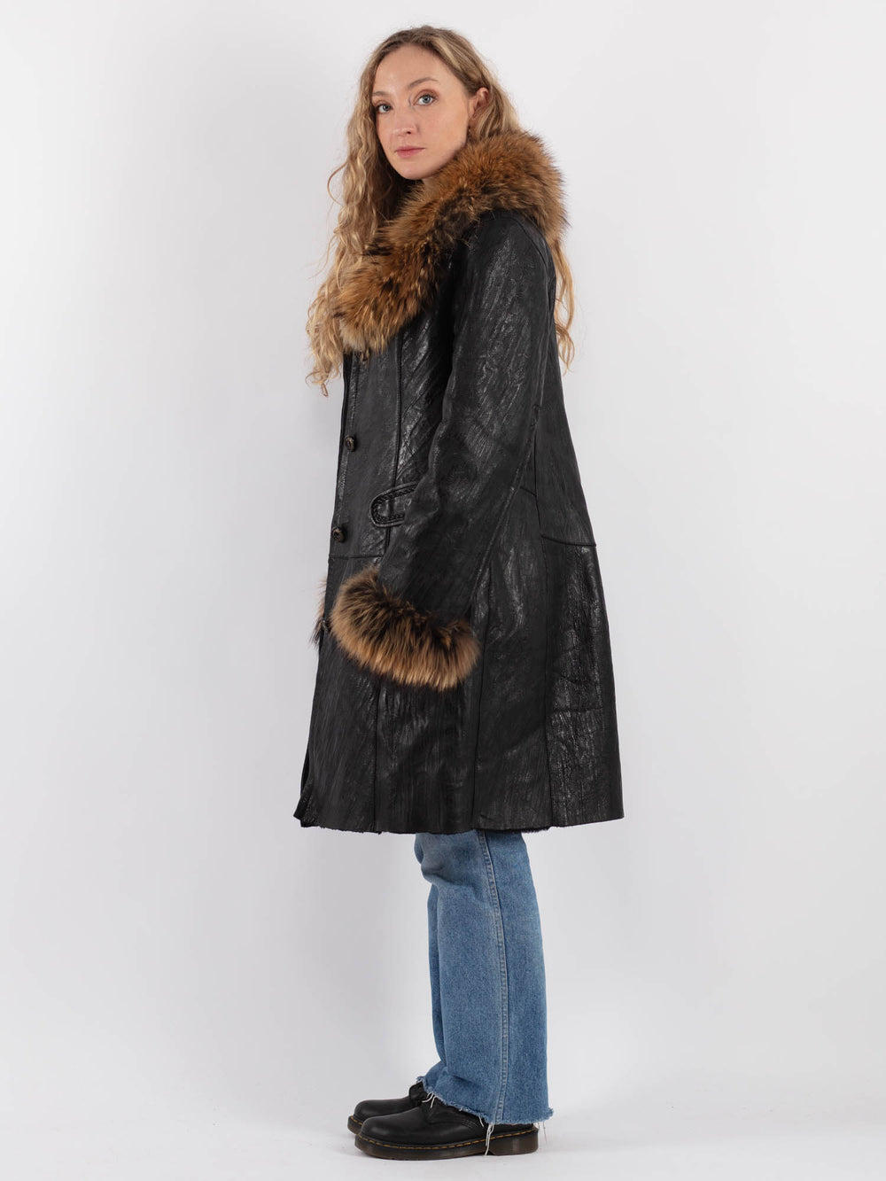 Vintage 90's Women Sheepskin Coat in Black
