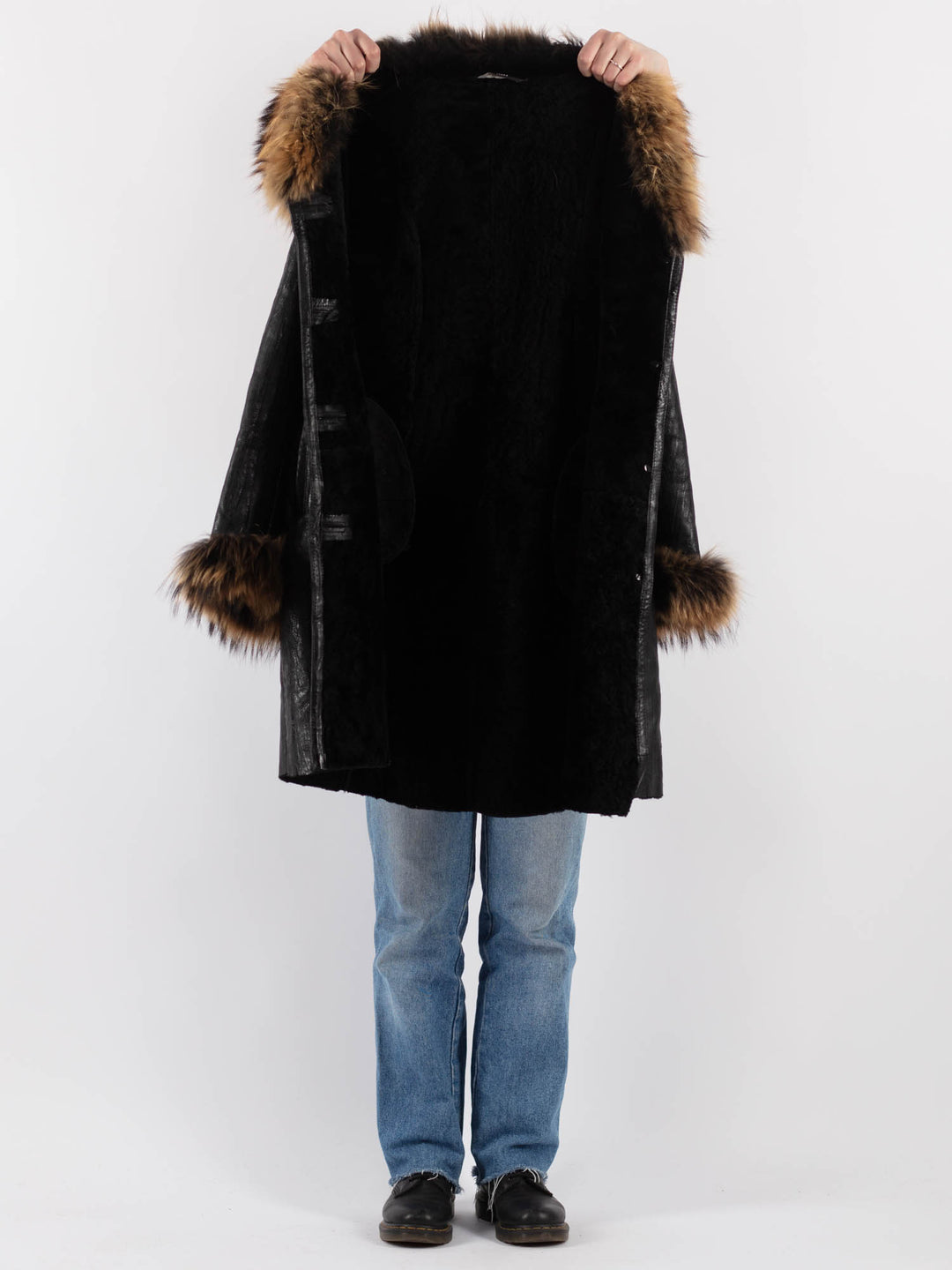Vintage 90's Women Sheepskin Coat in Black