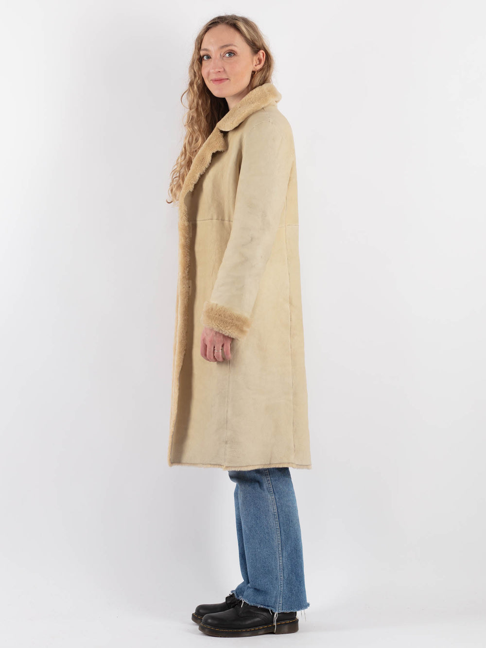 Vintage 90's Women Sheepskin Coat in Beige