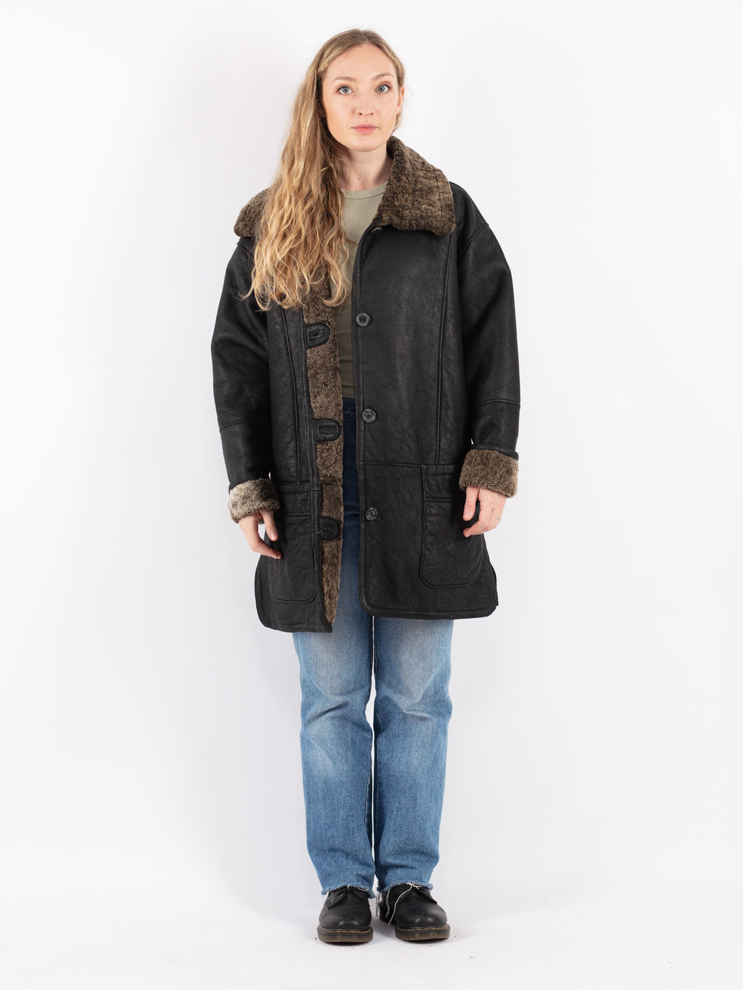 Vintage 90's Women Sheepskin Coat in Black