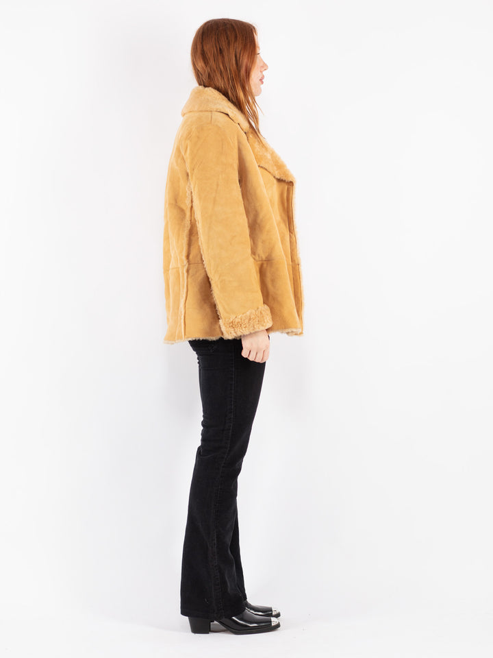 Vintage 90's Women Sheepskin Jacket in Beige