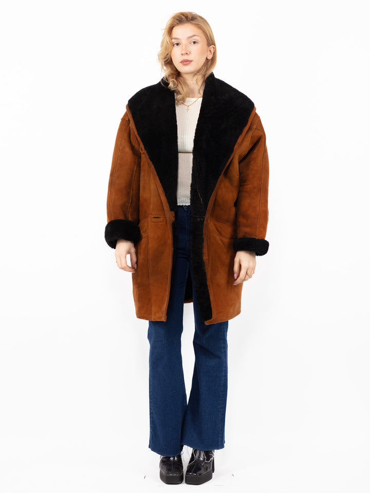 Vintage 90's Women Oversized Sheepskin Coat in Brown