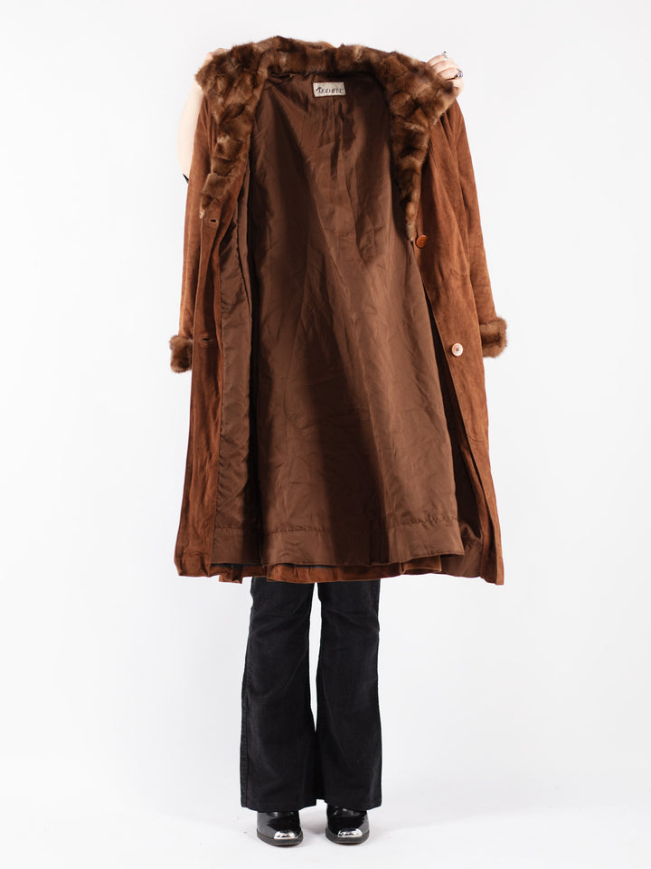 Vintage 90's Women Suede Coat in Brown