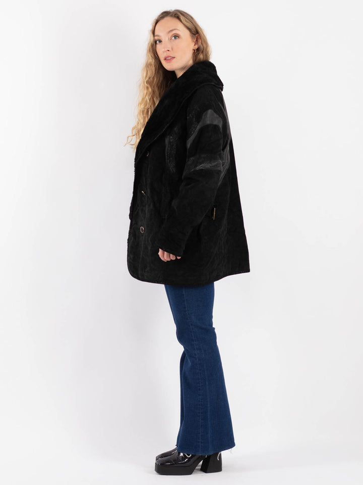 Vintage 90's Women Suede Sherpa Coat in Black